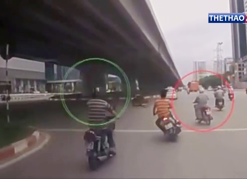 VIDEO: Tổng hợp 10 tình huống lái xe kiểu tự sát ở Việt Nam