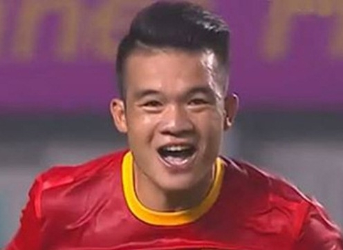 VIDEO: Phút 82 - Hoàng Thịnh nâng tỷ số lên 3-1 (Việt Nam 3-1 Malaysia)
