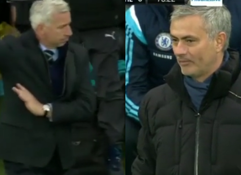 VIDEO: Chelsea thua Chích chòe, Pardew ăn mừng kiểu múa bale, Mourinho cười trừ