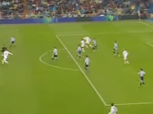 VIDEO: Pha chọc khe tinh tế không cần nhìn của Guti cho Zidane