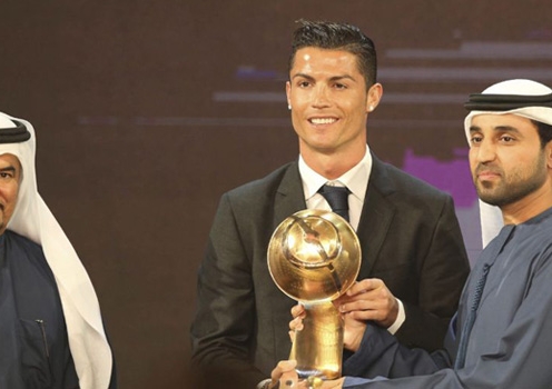 Vượt Messi và Neuer, Ronaldo trở thành cầu thủ hay nhất thế giới