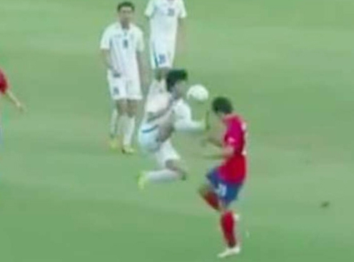 VIDEO: Cú kungfu và màn đấu võ kinh hoàng tại giải King's Cup Thái Lan