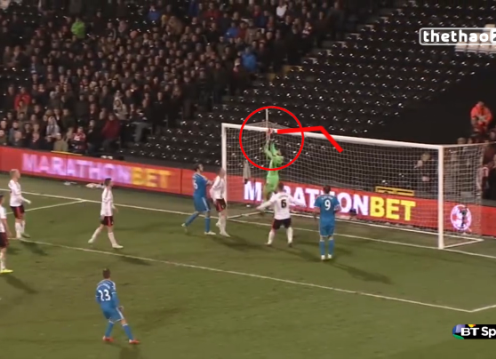 VIDEO: Thủ môn phản lưới sau pha bắt bóng thảm họa ở vòng 4 FA Cup