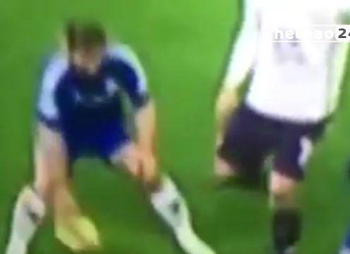 VIDEO: Ivanovic tẽn tò vì bị cầu thủ Everton xâu kim
