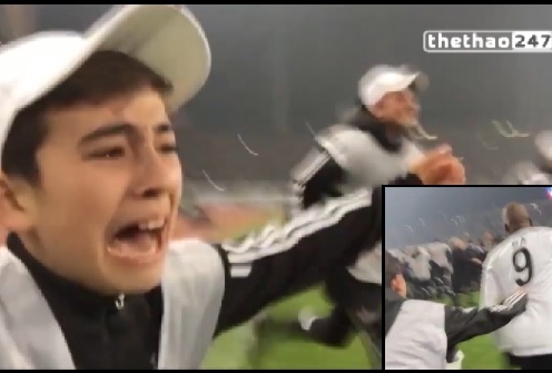 VIDEO: Cậu bé nhặt bóng phát cuồng khi Besiktas đánh bại Liverpool