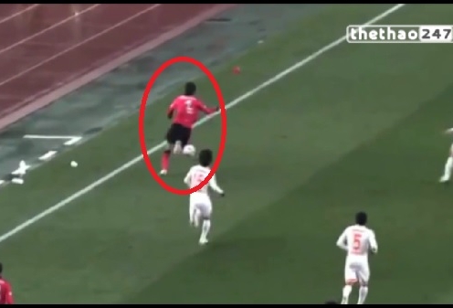 VIDEO: Pha ghi bàn từ sát biên ở khoảng cách 50m của cầu thủ Nhật Bản