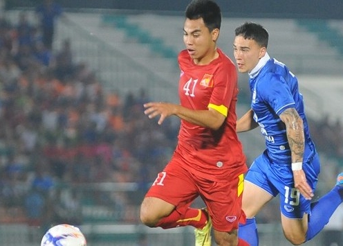 Tuyển thủ U23 Việt Nam gặp chấn thương tại vòng loại Cúp Quốc gia 2015