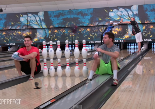 VIDEO: Những cú ném bowling chính xác đến khó tin