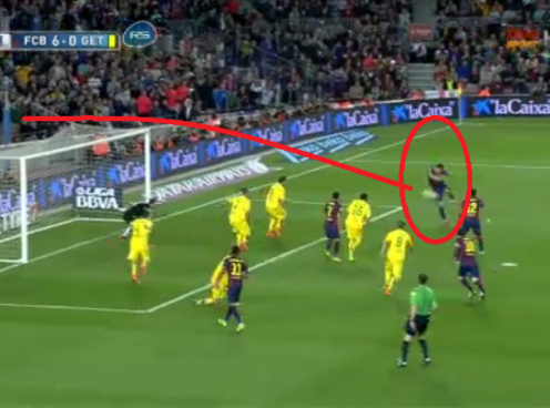 VIDEO: Pha đệm bóng vọt xà đáng tiếc của Suarez