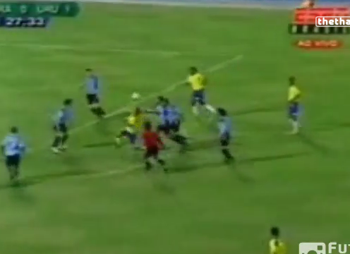 VIDEO: Kerlon Moura - danh thủ với biệt tài 'rê bóng' bằng đầu của Brazil