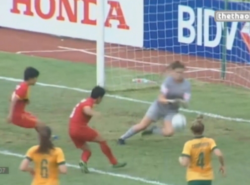 VIDEO: Sai lầm của thủ môn Australia giúp Nữ Myanmar có bàn mở tỷ số