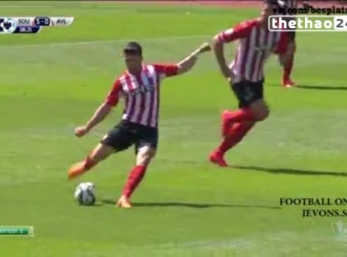 VIDEO: Tình huống cướp bóng từ giữa sân rồi ghi bàn đẹp mắt của Shane Long