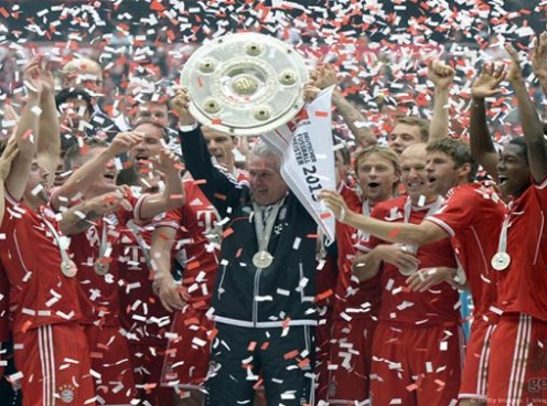VIDEO: Lễ đăng quang Bundesliga 2014/2015 của Bayern Munich