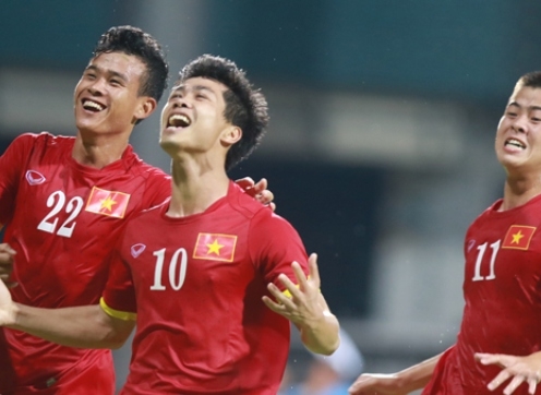 Video SEA Games 28: Công Phượng lập siêu phẩm đá phạt 4-0 cho U23 Việt Nam