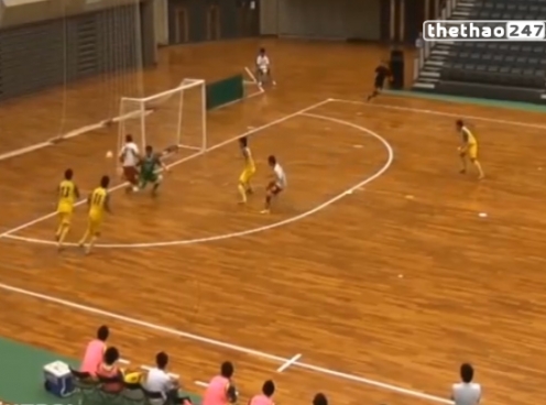 VIDEO: Cầu thủ Futsal trổ tài gắp bóng như Neymar