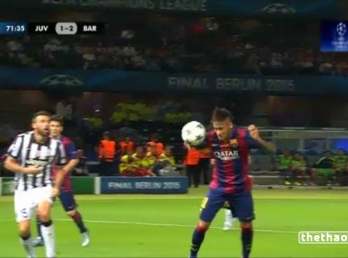 VIDEO: Tình huống dùng tay ghi bàn của Neymar