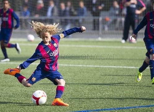 VIDEO: Xavi mới của Barca đã xuất hiện