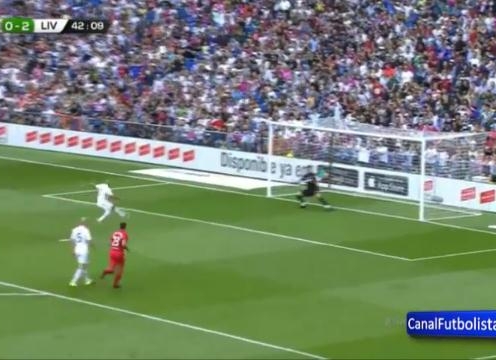 VIDEO: Sự đáng sợ của Roberto Carlos trên chấm penalty