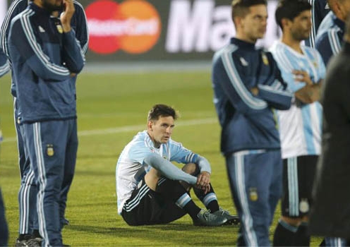 Lionel Messi khóc cho thất bại của Argentina