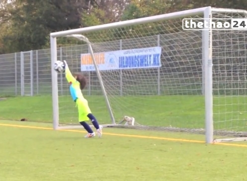 VIDEO: Khả năng bắt bóng thiên tài của thủ môn nhí mới 7 tuổi