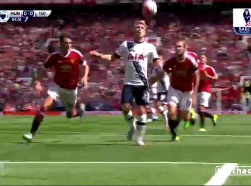 VIDEO: MU suýt thủng lưới sau pha đối mặt nguy hiểm của Eriksen