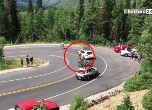 VIDEO: Cua-rơ bất tỉnh sau khi đâm thẳng vào ôtô trên đường đua