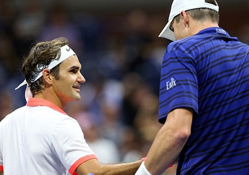 Federer hạ tay vợt cao 2m08 John Isner nhờ 'chiến thuật lạ'