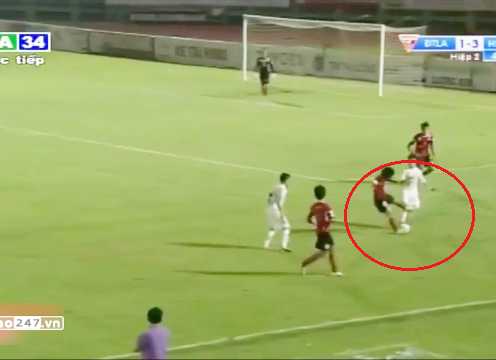 VIDEO: Pha vào bóng thô bạo của cầu thủ ĐTLA ở vòng cuối V-League