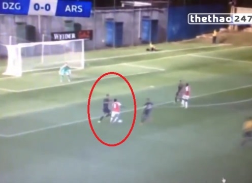 VIDEO: Sao trẻ Arsenal solo qua 3 cầu thủ đối phương ghi bàn như Messi