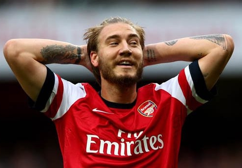 VIDEO: Pha kiến tạo khiến đồng đội giật mình của Bendtner