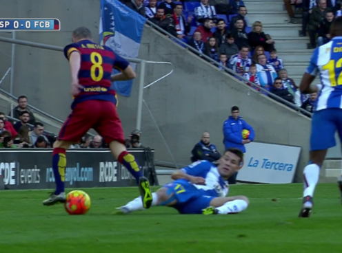 VIDEO: Xem Iniesta đi bóng 'ma thuật' trước các cầu thủ Espanyol