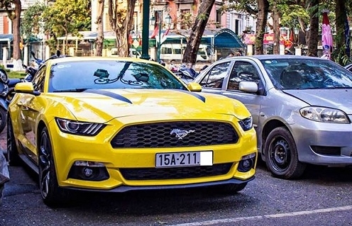 Xem đại gia đất Cảng ‘cưỡi ngựa’ Mustang lên thủ đô