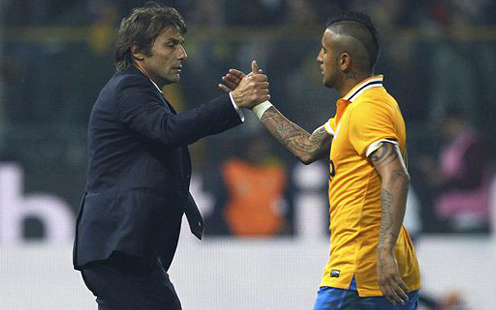 Arturo Vidal úp mở khả năng theo Conte về Chelsea