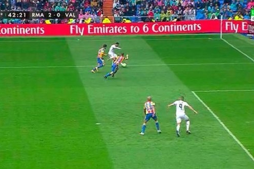 VIDEO: Bàn thắng trong tư thế việt vị rõ ràng của Benzema