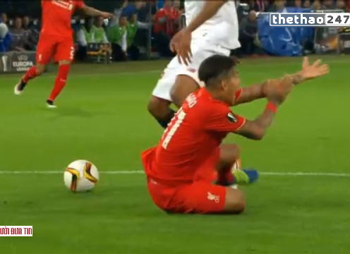 VIDEO: Bóng chạm tay cầu thủ Sevilla trong vòng cấm