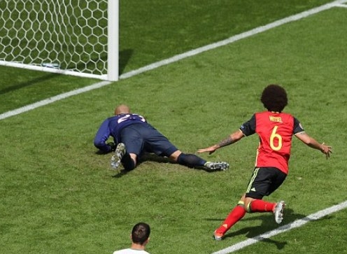 VIDEO: Witsel bật cao đánh đầu dũng mãnh nâng tỷ số lên 2-0 cho ĐT Bỉ