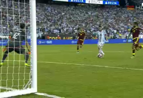 VIDEO: Messi xâu kim thủ môn, nâng tỷ số lên 3-0 cho Argentina