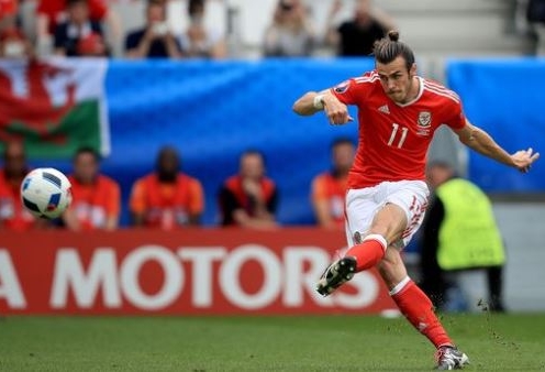 Nhật ký Euro 2016 ngày 21/6: Bale phủ nhận học sút phạt từ Ronaldo
