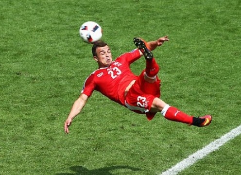 VIDEO: Siêu phẩm volley của Shaqiri gỡ hòa 1-1 cho Thụy Sĩ