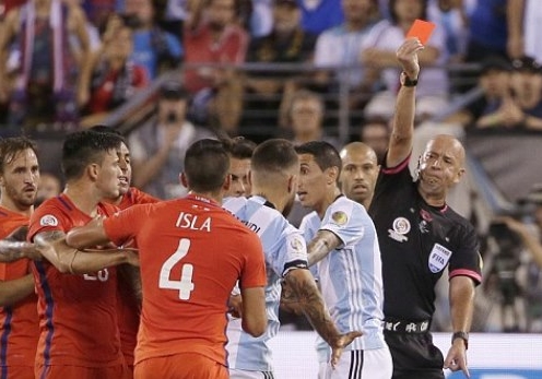 VIDEO: Chiếc thẻ đỏ trực tiếp của Marcos Rojo vs Chile