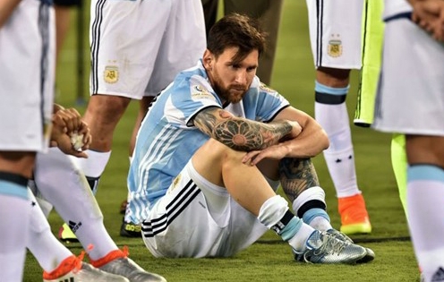 Tổng thống Argentina 'nài nỉ' Messi không giải nghệ