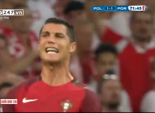 VIDEO: Ronaldo nổi cáu sau cú tạt bóng của Nani