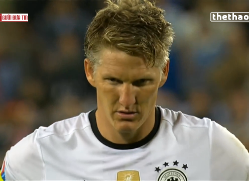 VIDEO: Pha sút pen căng thẳng quá mức của Schweinsteiger