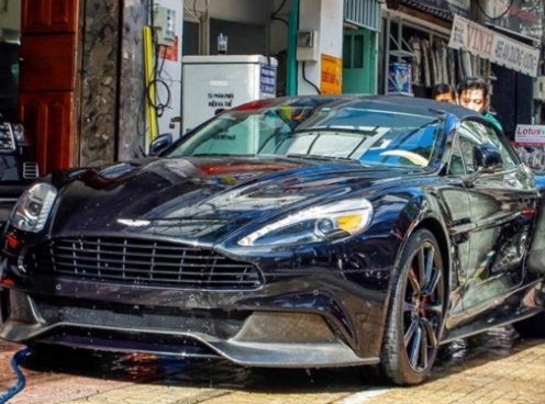 Chiêm ngưỡng Aston Martin Vanquish Volante đầu tiên tại Việt Nam