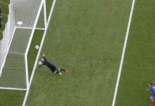 Pha cứu thua xuất sắc của Rui Patricio trước song sát Giroud - Griezmann