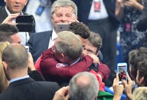VIDEO: Hình ảnh cảm động của Nani, Ronaldo và Sir Alex Ferguson