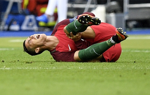 Ronaldo không được tiếp tục mạo hiểm với chấn thương