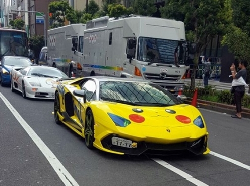 Lamborghini Aventador độ sơn decal Pokemon Pikachu tại Nhật