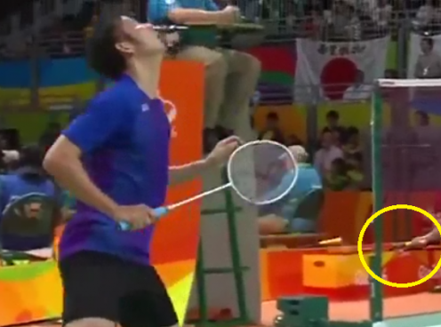 VIDEO: VĐV đổi vợt khi đang thi đấu là điều bình thường trong cầu lông