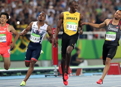 VIDEO: Usain Bolt 'thong dong' vượt qua vòng loại 200m